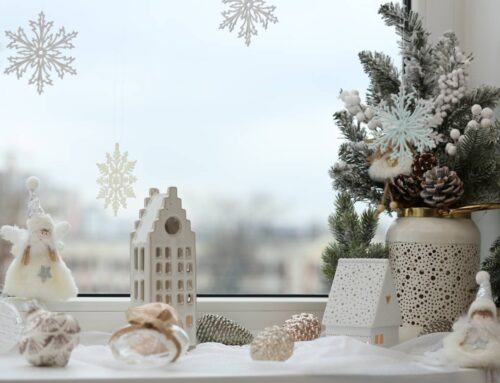 Decorating Your Interior Windowsills for the Holidays